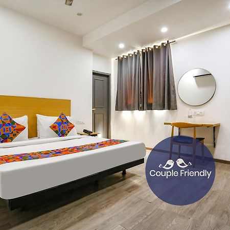 Fabhotel Vat - Meera Bagh Delhi  Exteriör bild