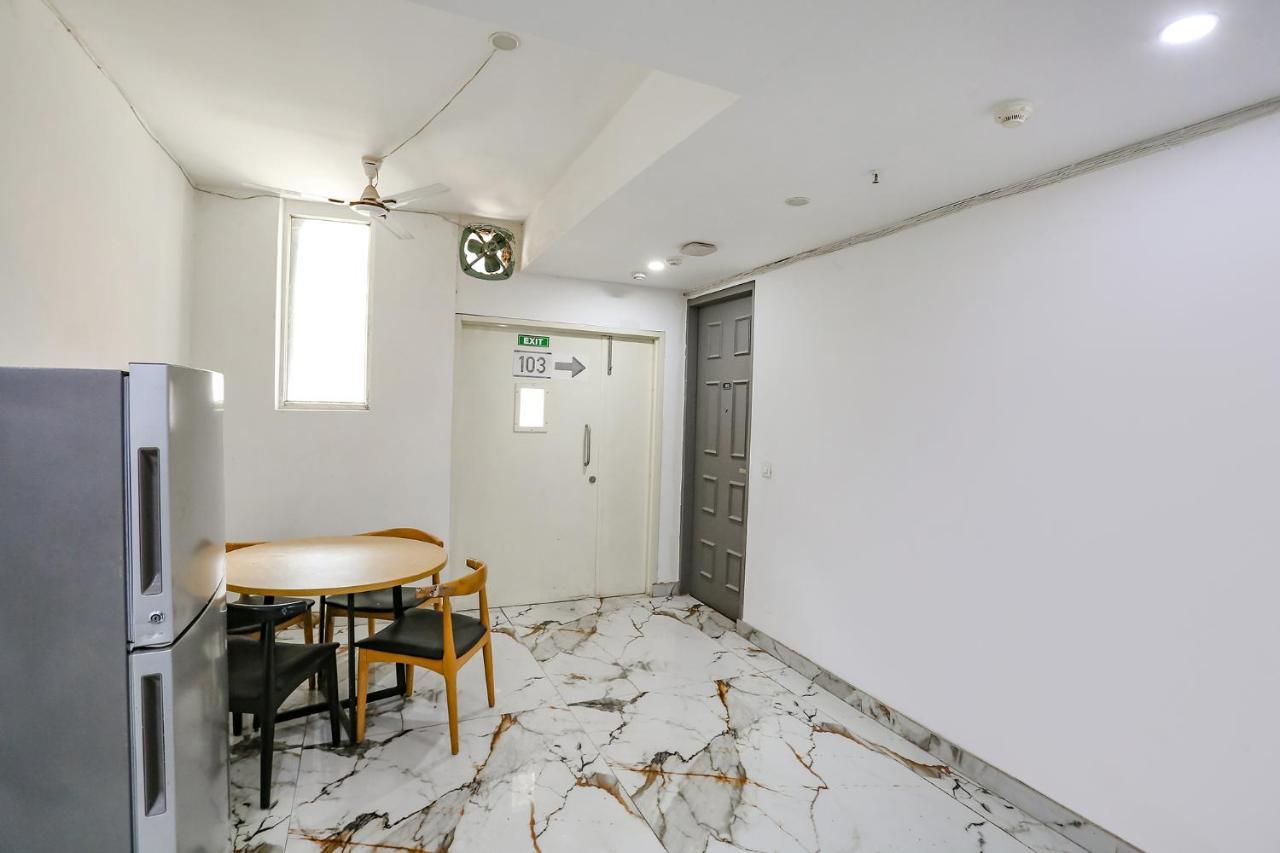 Fabhotel Vat - Meera Bagh Delhi  Exteriör bild