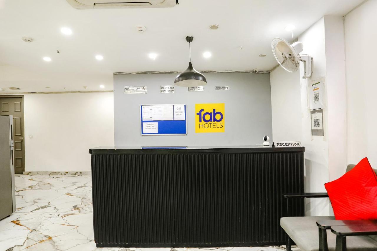 Fabhotel Vat - Meera Bagh Delhi  Exteriör bild