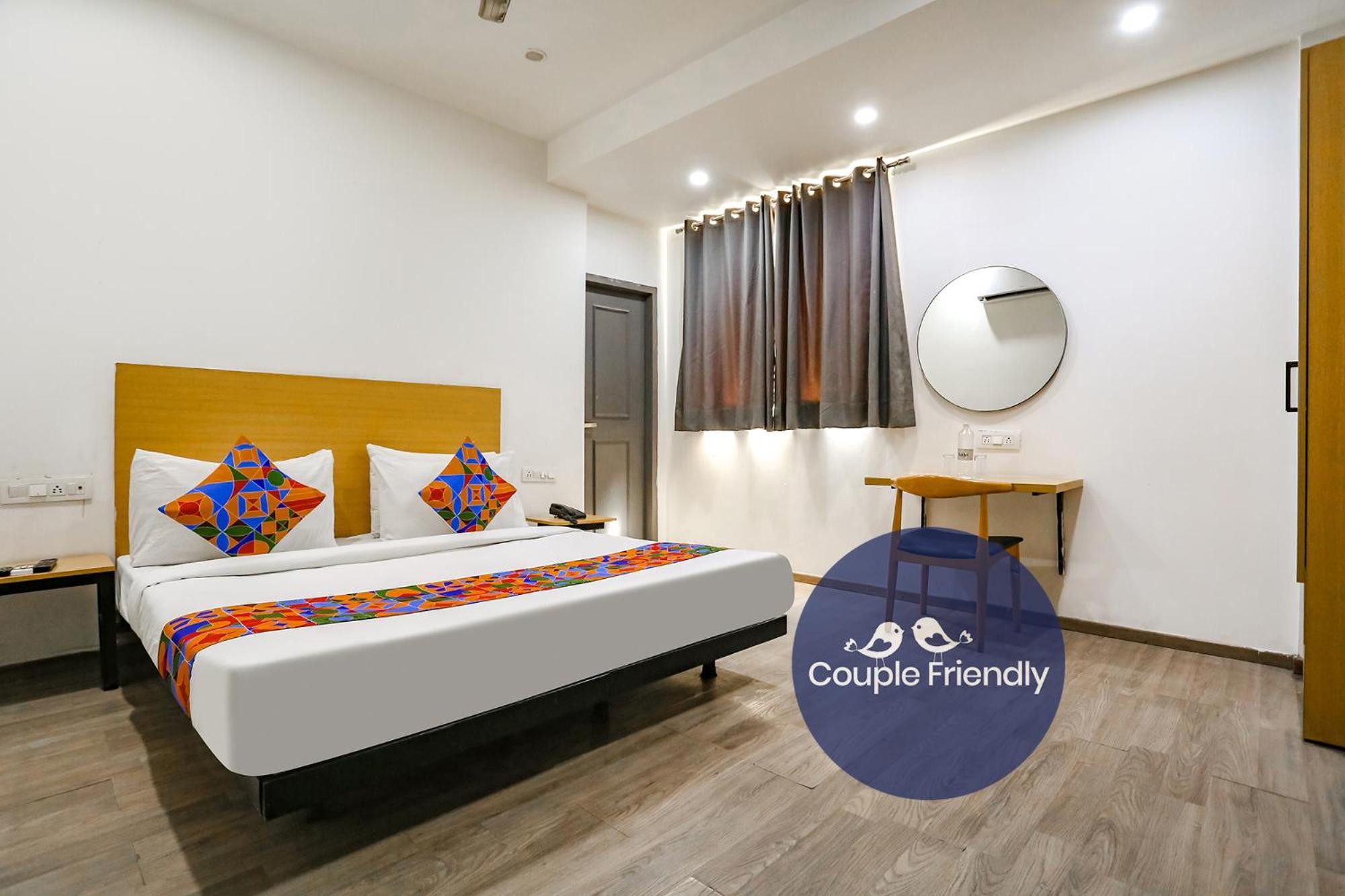 Fabhotel Vat - Meera Bagh Delhi  Exteriör bild